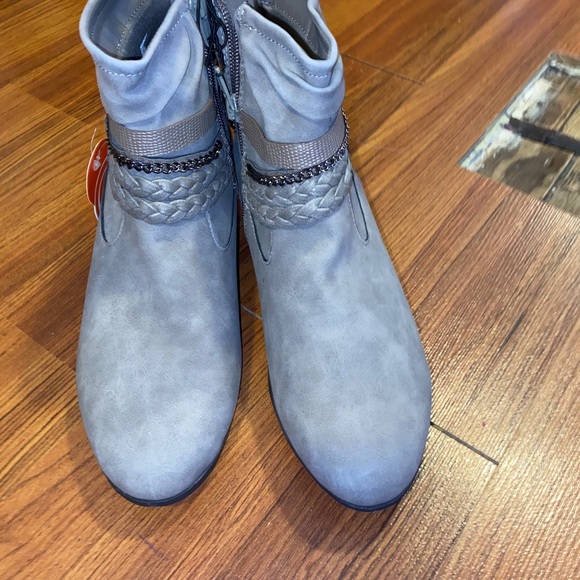 Boots - Picture 3 of 3